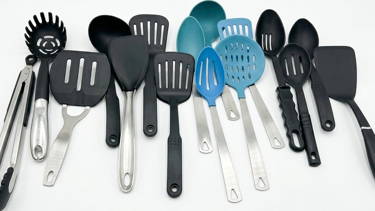16 Piece Plastic/Metal Cooking Utensil Sets - spatulas, ladles, tongues, spoons gallery