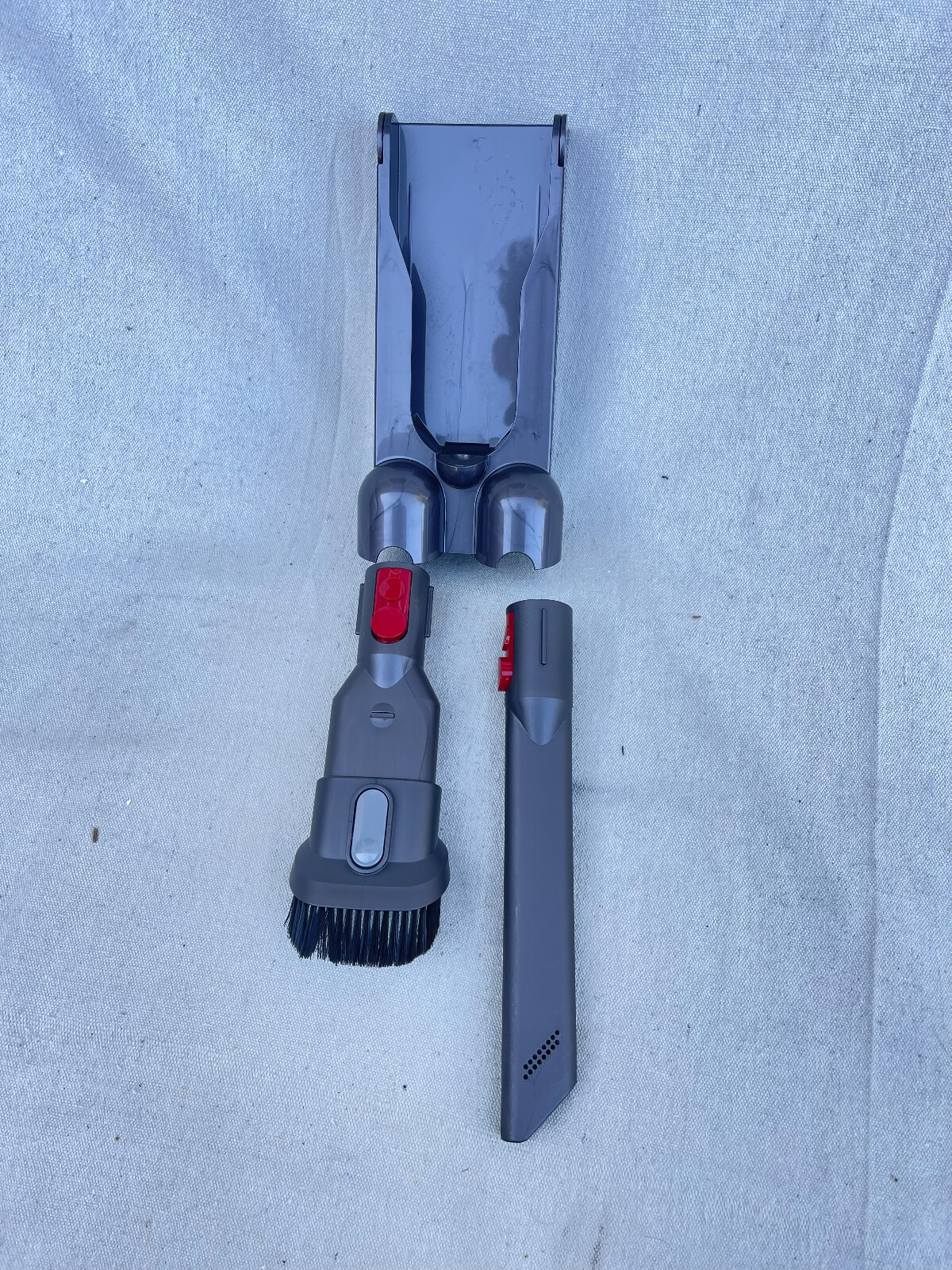 Dyson Wall-Mount Docking Station With Accessories Brand New Unused T113546 gallery