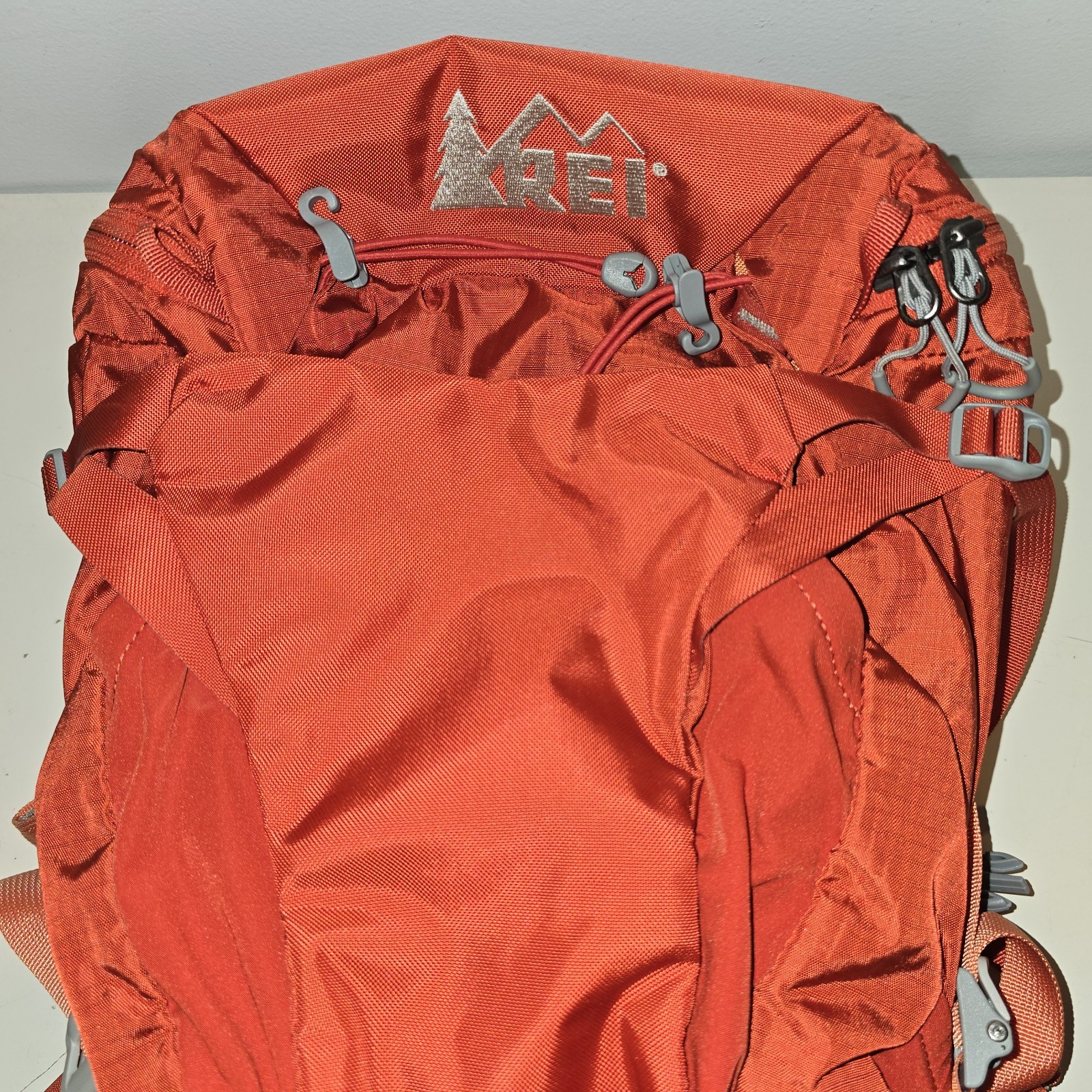 REI Traverse 28 Hiking Backpack Red  Woman’s Small 2