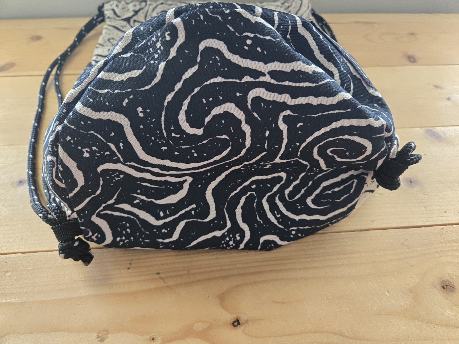 Dakine Cinch Backpack 17L Drawstring Bag Black White 4