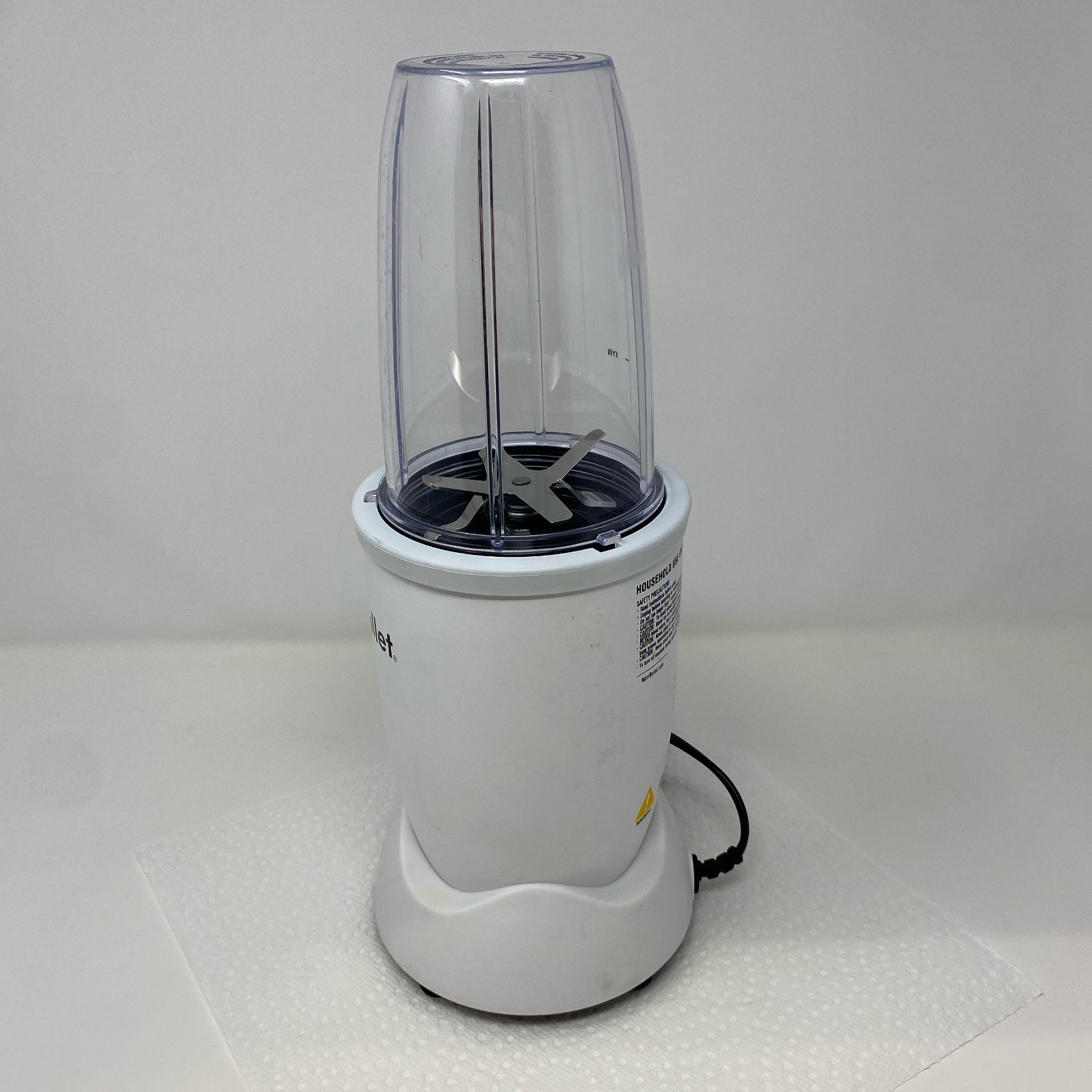 nutribullet Pro 900W Blender Matte White with 32/24oz Cups gallery
