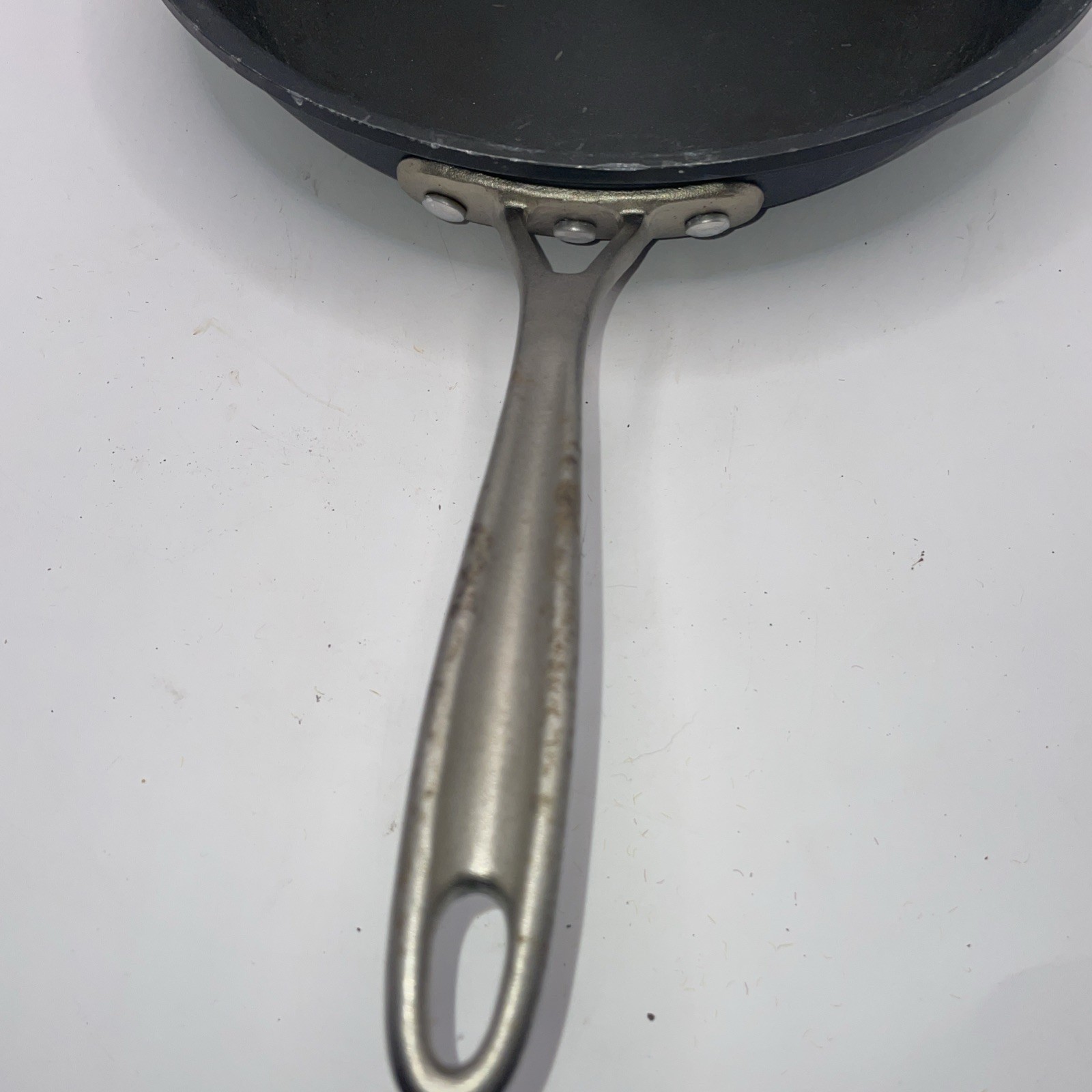 Calphalon Classic 10 in. Non Stick Skillet. 1390 Used See Pics No Lid gallery
