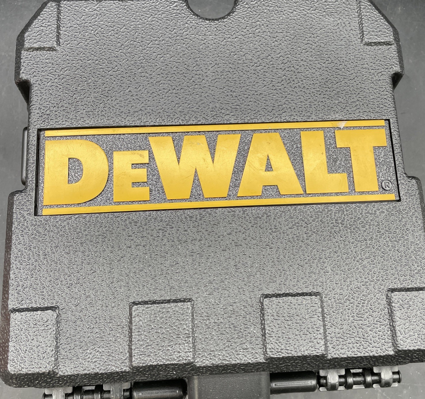 DEWALT DW088CG Green Self-Leveling Cross-Line Laser Level W/ 3 Batteries & Case gallery