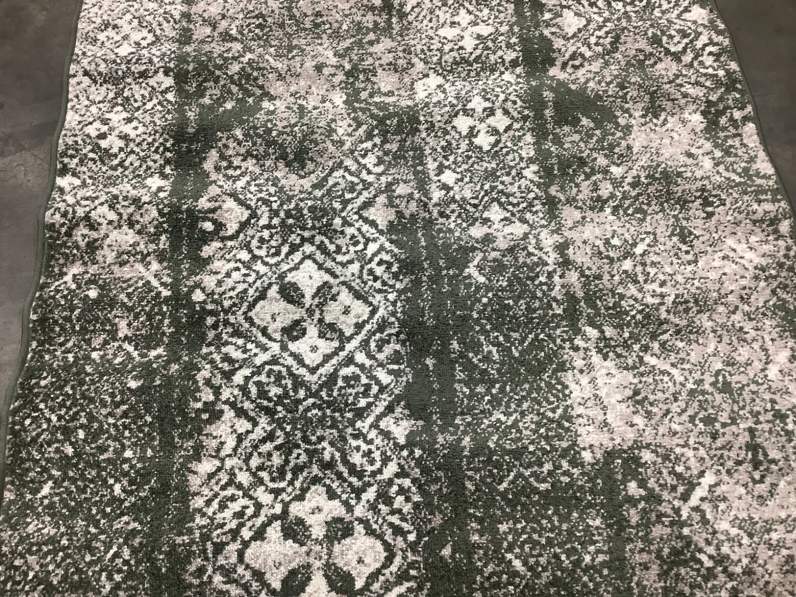 D GREEN / IVORY 4'-0" x 6'-0" Back Stain Rug, Reduced Price 1172680522 ADR111Y-4 gallery