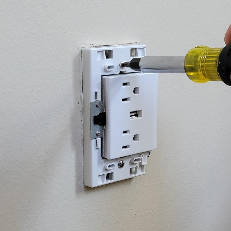theOUTlet Basic 15 Amp 125 Volt Permanent Outlet Extender 4 + 2 USB Ports White gallery