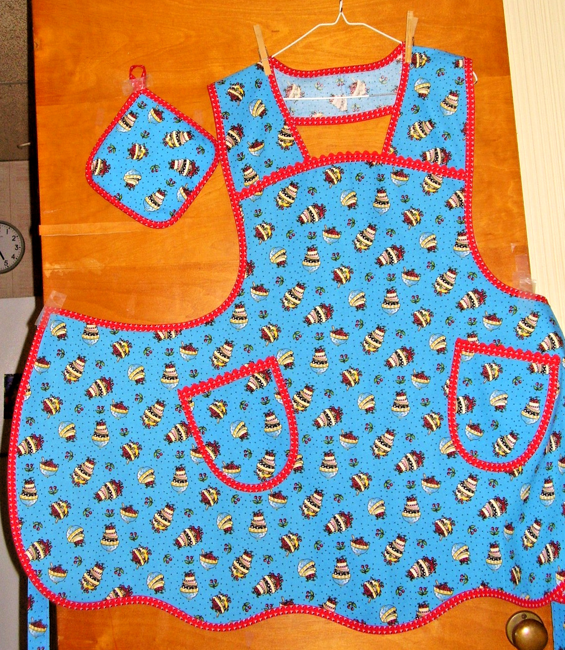 HANDMADE BIB APRON - PLUS SZ - MARY ENGLEBREIT BOWL of CHERRIES - VINTAGE- RETRO gallery