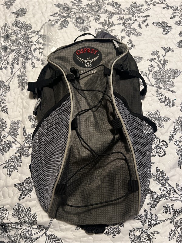 Osprey Daylight Hiking Backpack Black 18×12 Hydration