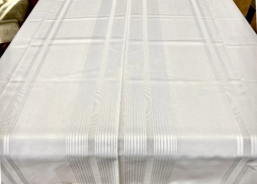 Vintage White Damask Pattern Tablecloth 60x101 Rectangular Banquet Elegant EUC