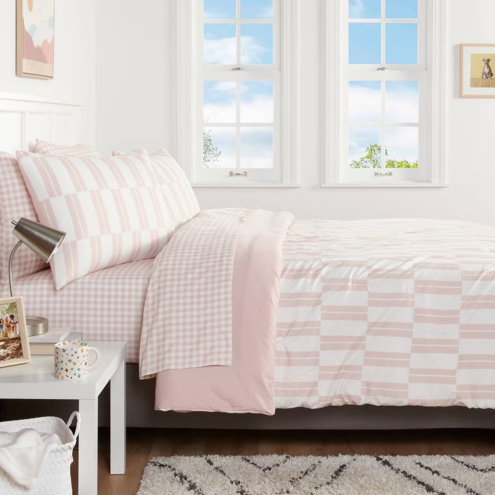 Room Essentials 7-Piece Comforter Set Dash Stripe, Ivory/Light Pink, Full gallery