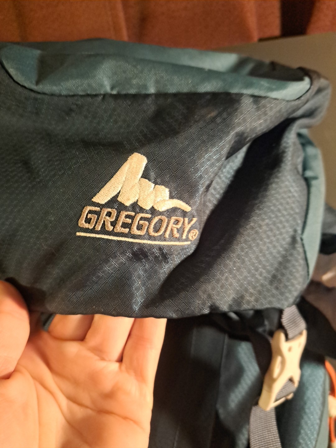 Gregory Hiking Pack with Rain Cover Size Medium Excellent Condition 2
