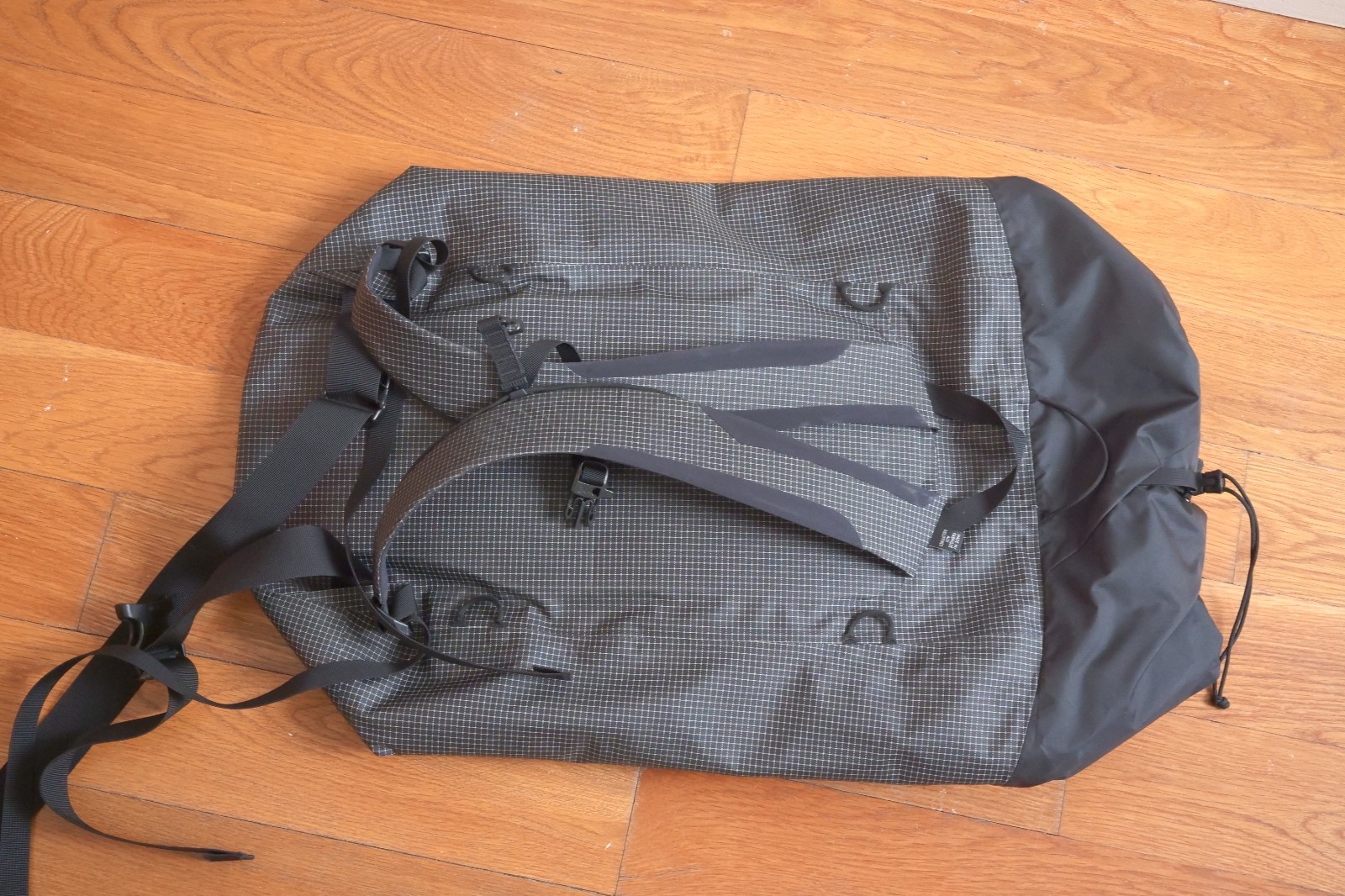 Arc'teryx Alpha FL 40 Backpack, Black 2