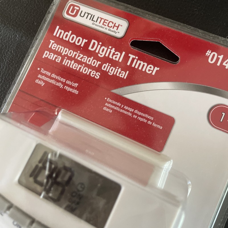 UTILITECH Digital Indoor Timer 24 Hour Repeating Cycle 125V/60Hz/15amp 0144506 gallery