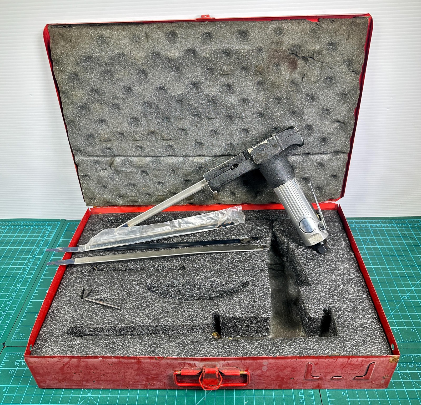 Excalibur Interior Auto Glass Cut Out Knife Air Hammer Silver Tool Kit Case gallery
