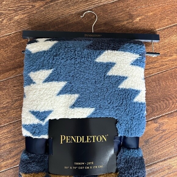Pendleton Eagle River Multicolor Sherpa Throw Fleece Blanket Southwest Aztec gallery