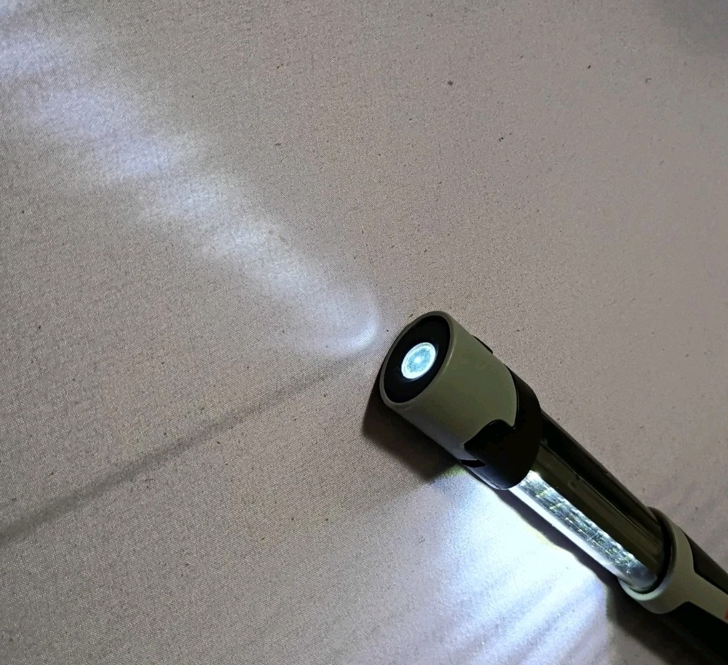 Nissan Extendable Work Light. Magnetic Base. USED. Requires 3 AAA batteries. gallery