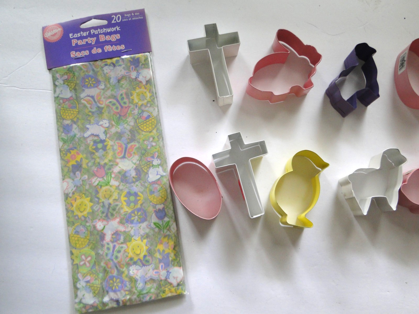 New Vintage Wilton Color Metal Easter Cookie Cutter Set, 13 ct. Lot 1A gallery