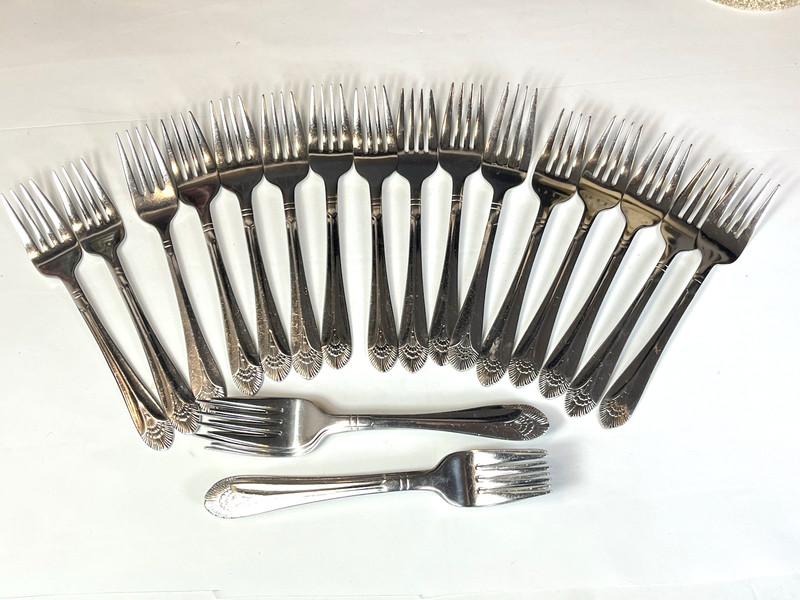 25 Pcs. Oneida Stainless Silverware 7" Forks 18/10 New York Flatware: Restaurant gallery