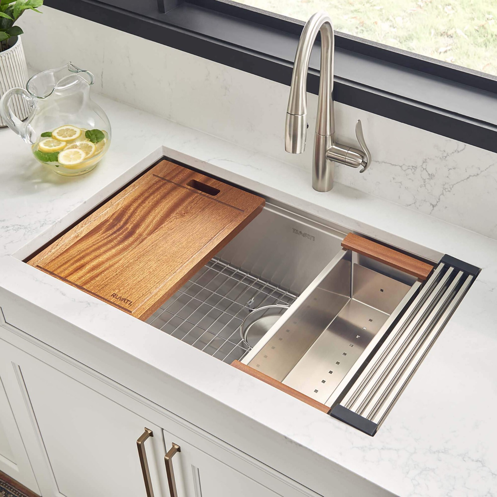 Ruvati 33" Workstation Ledge Rounded Corners Undermount Sink - RVH8303 gallery