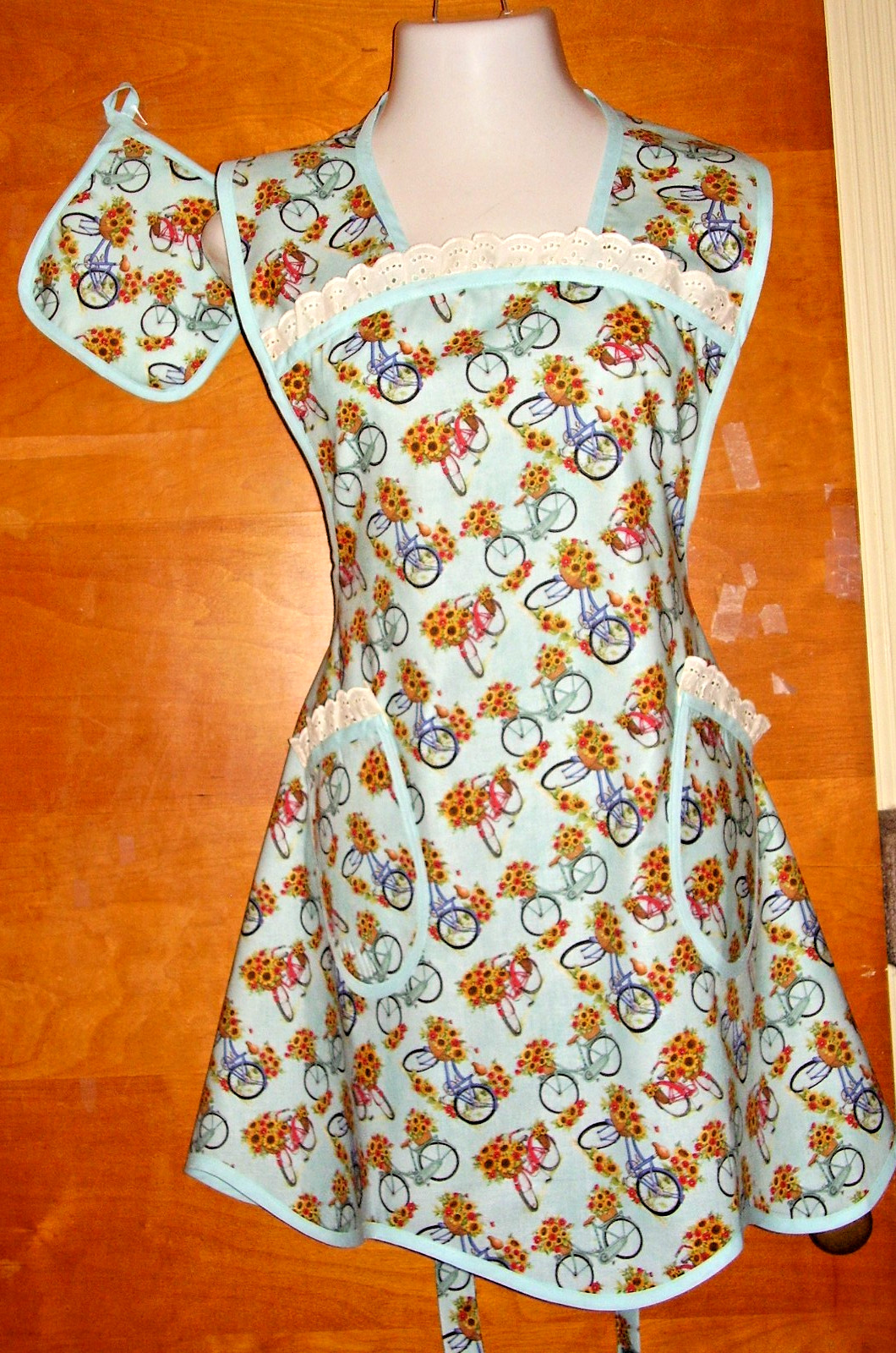 HANDMADE BIB APRON - PLUS SZ - SUSAN WINGET SUNFLOWERS BICYCLES - VINTAGE- RETRO gallery