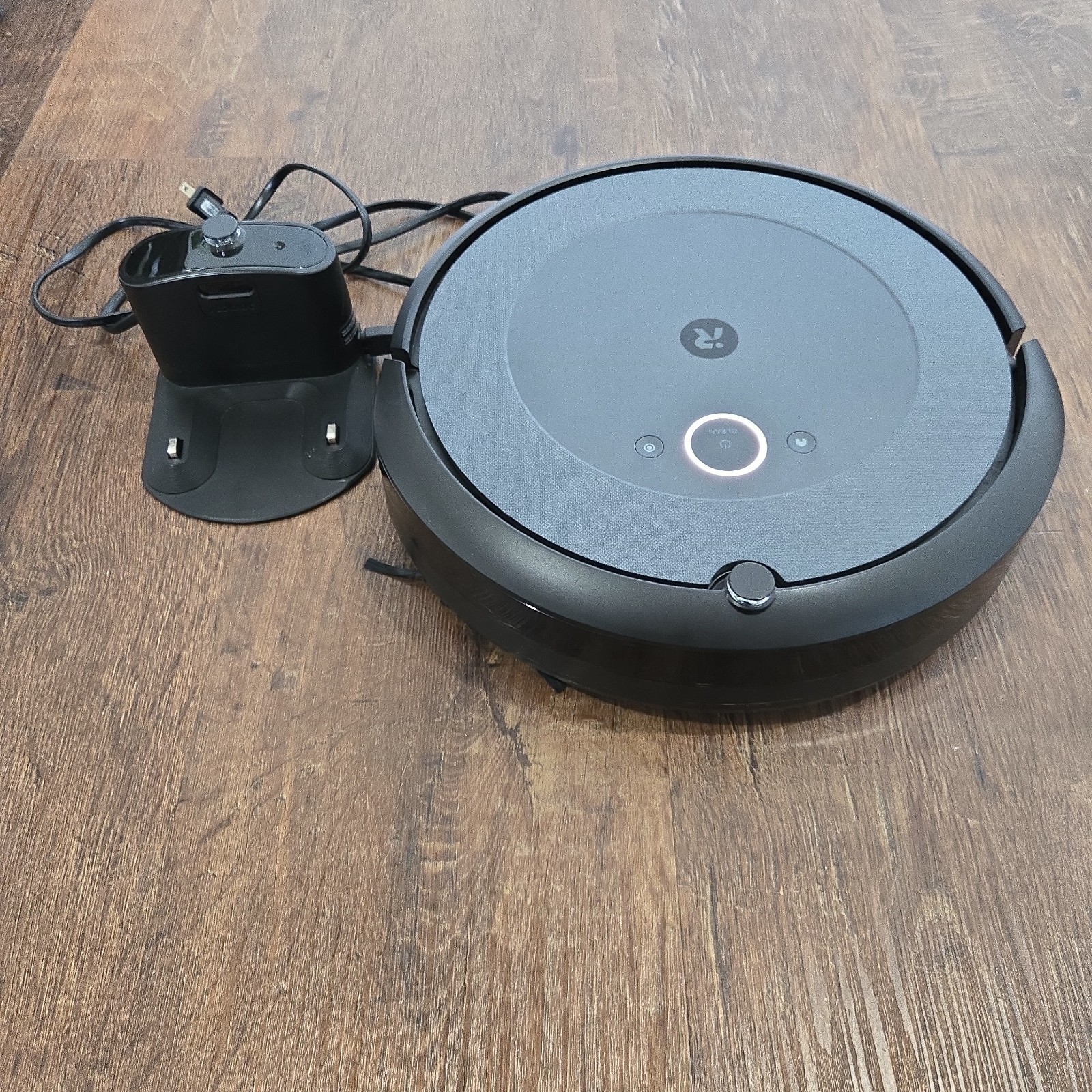 Roomba i3 RVD-Y1 Robot Vacuum & Charging Dock Base iRobot gallery