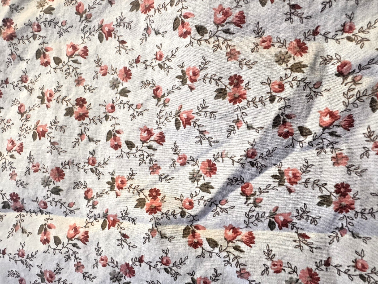 LAURA ASHLEY Queen (1) Pillowcase Petite Floral Greens & Red Cottagecore a gallery