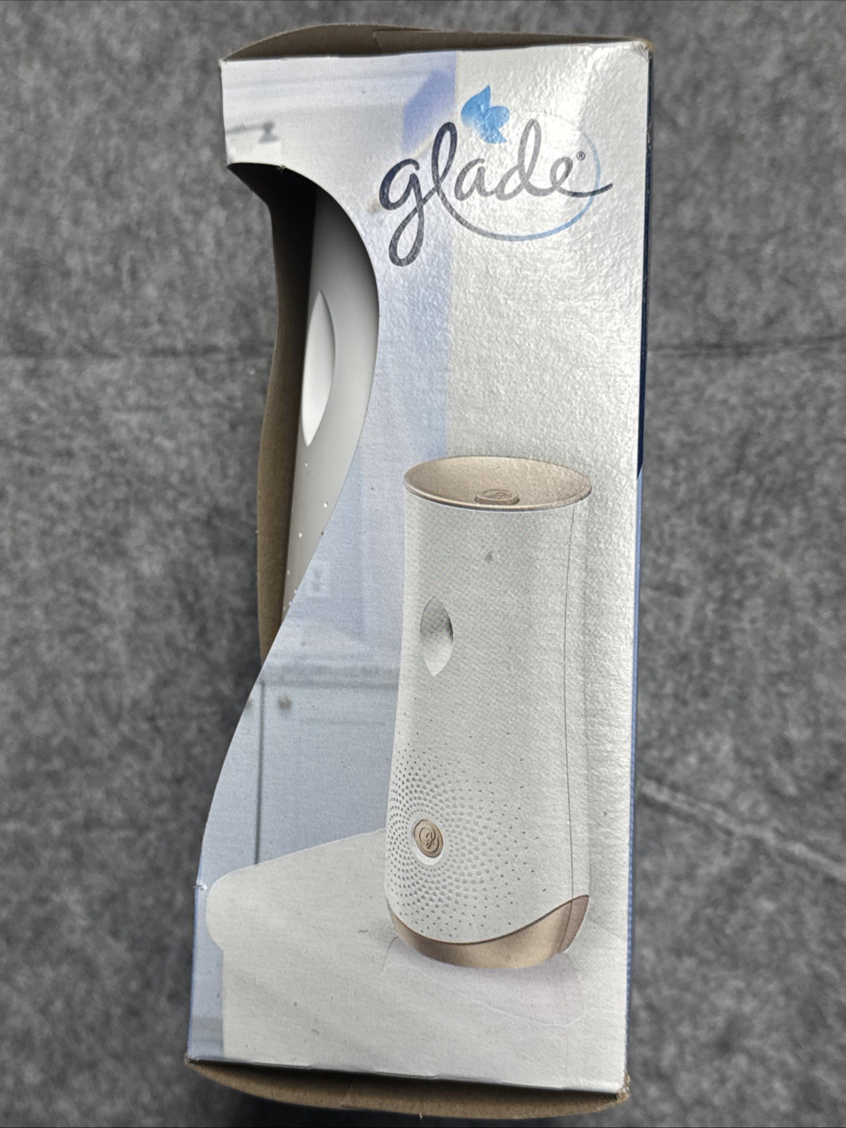 Glade Automatic Spray Unit with CLEAN LINEN Refill & 2 AA Batteries gallery