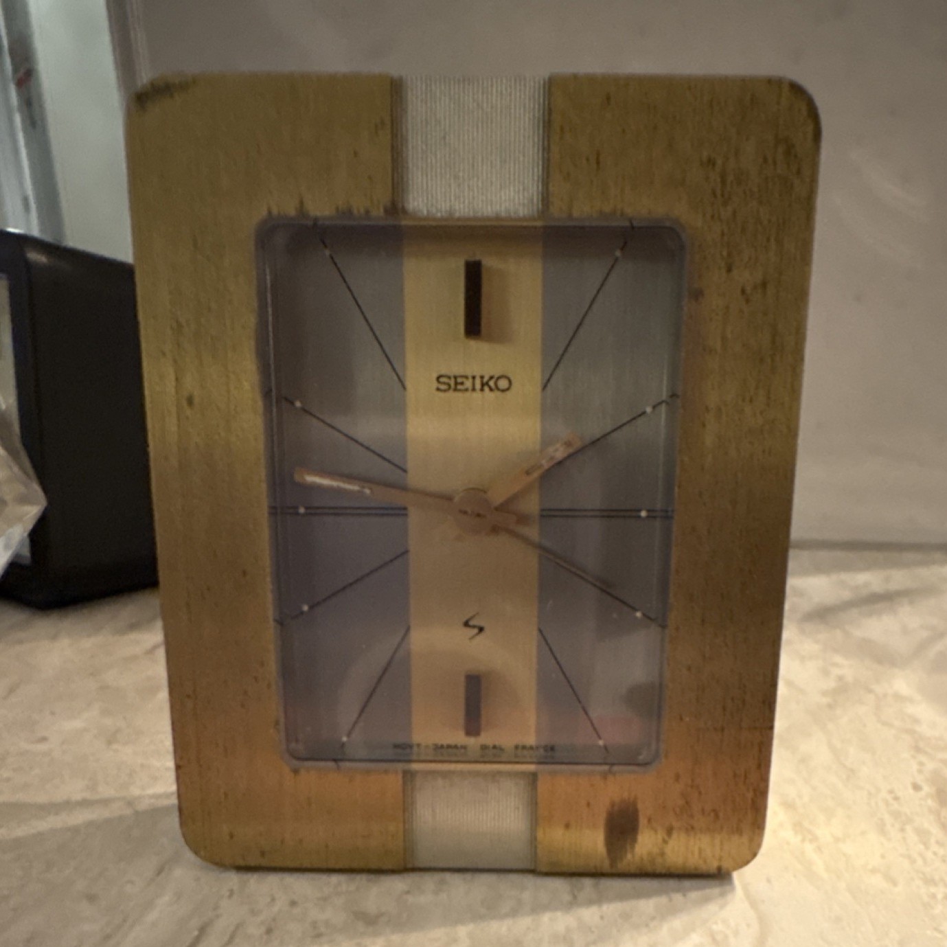 Seiko Gold Rectangular Analog Alarm Clock LY016 Metal Frame Non-Numeric Marks gallery