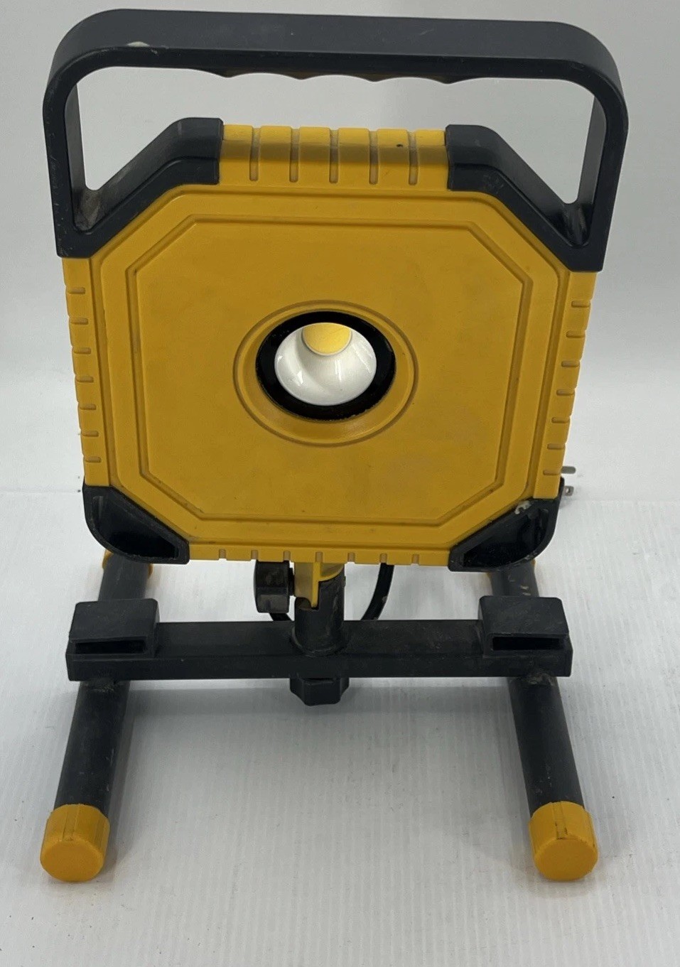 Intertek Portable Work Light, Model 6335, 120 Vac, 60 Hz, 45 W. {LL}. gallery