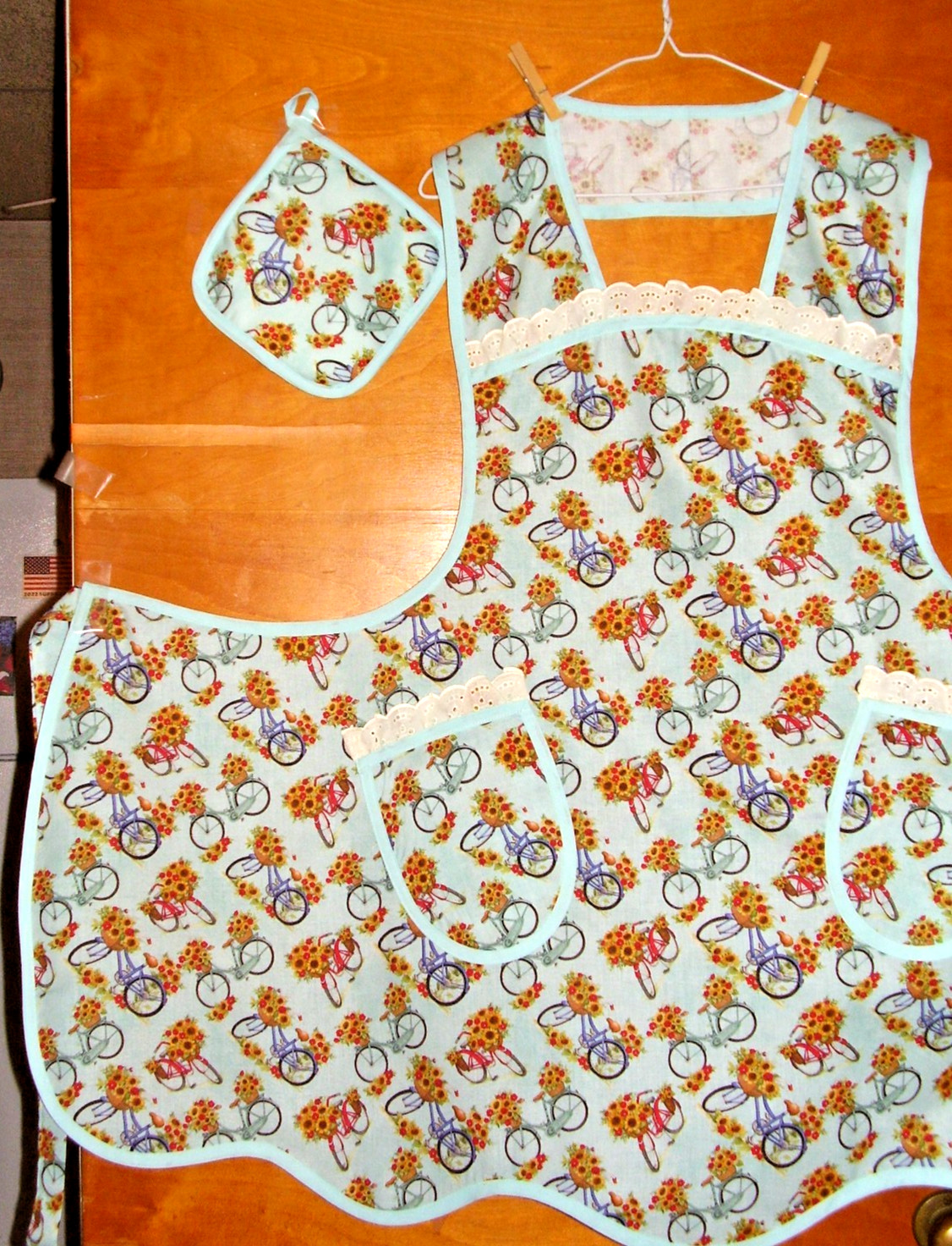 HANDMADE BIB APRON - PLUS SZ - SUSAN WINGET SUNFLOWERS BICYCLES - VINTAGE- RETRO gallery