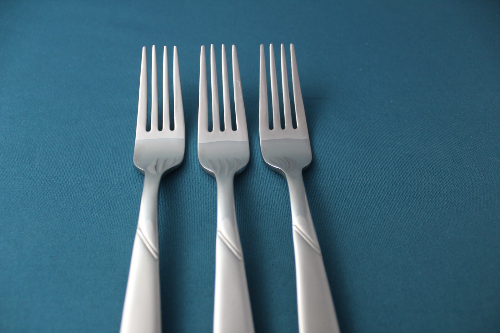 3 Dinner Forks Oneida RISOTTO 18/10 Stainless Frosted Handle 7 3/4" gallery