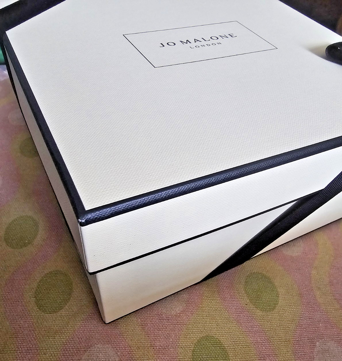 Jo Malone Square Gift Box with Bow Empty 8"L x 8"W x 3.25"H NEW gallery