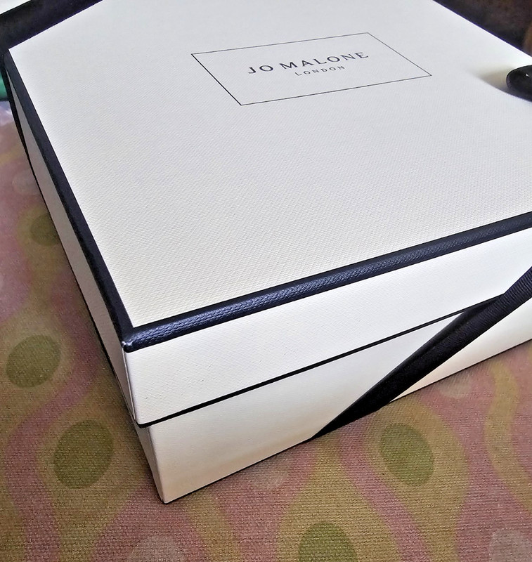Jo Malone Square Gift Box with Bow Empty 8"L x 8"W x 3.25"H NEW gallery