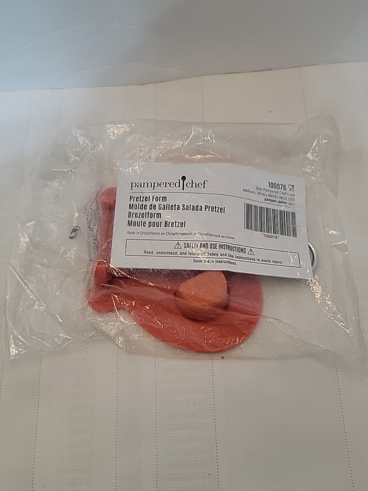 Pampered Chef Soft Pretzel Making Set Mat & Form #100075 & #100076 NIP