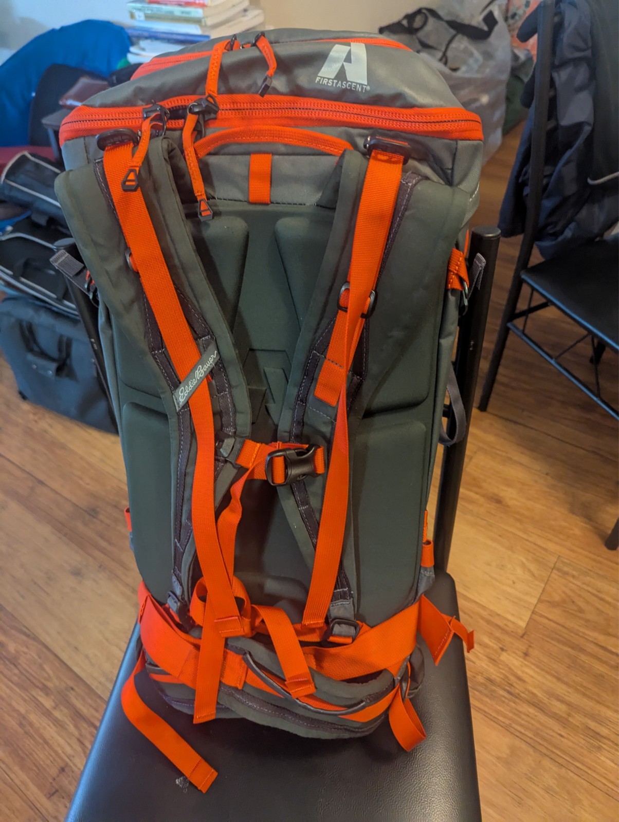 Eddie Bauer - Alpinisto 25/35L skiing backpack. 4