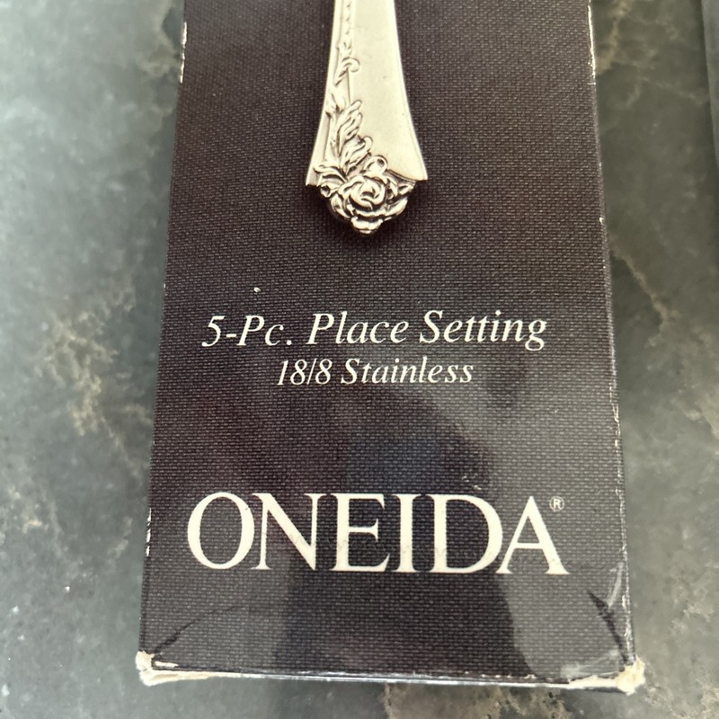 Oneida Damask Rose Stainless Flatware 5 Piece Place Setting Heirloom Cube ~ NEW gallery
