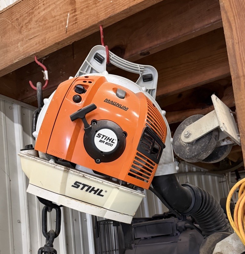***MINT*** Stihl BR600 Commercial Backpack Blower gallery