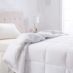 Amazon Basics White Down Alternative Comforter and Duvet Insert with Corner Tabs
