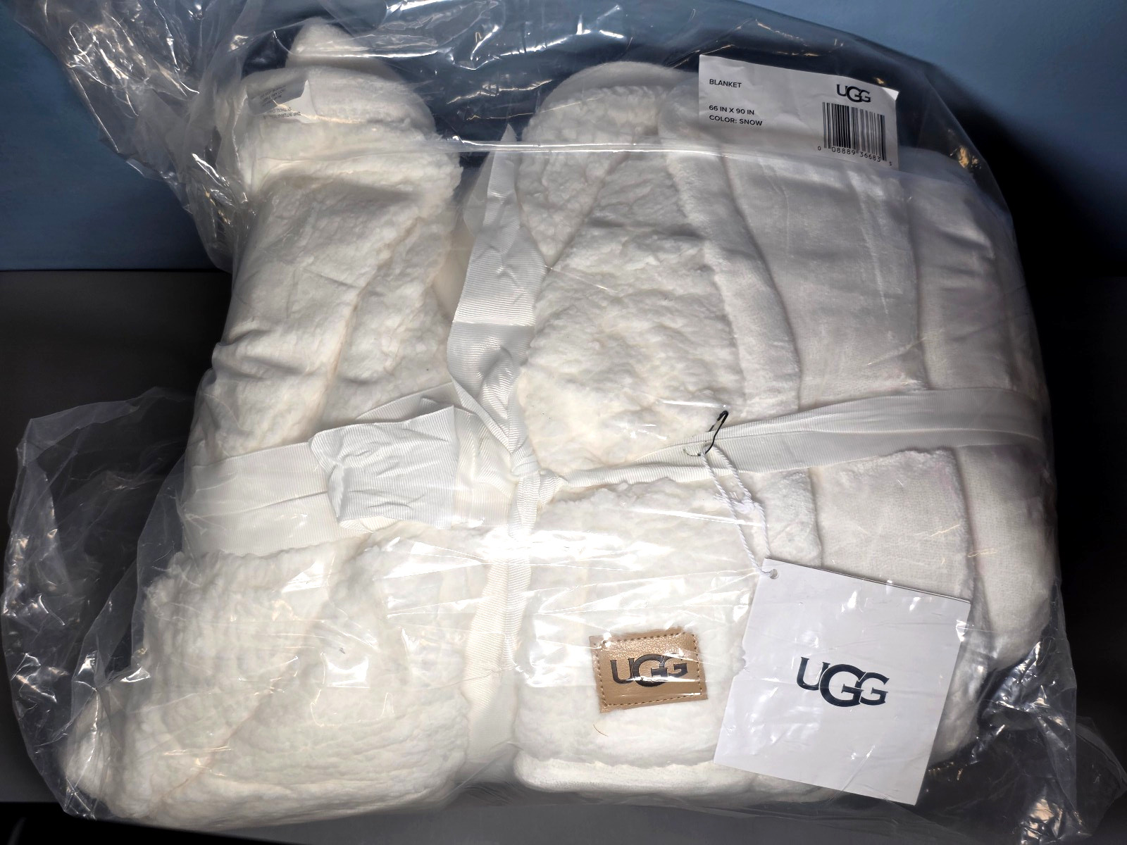 UGG Reversable Blanket 66"x90" Snow White Twin/ Twin XL Fleece Fluffy Cozy Plush gallery