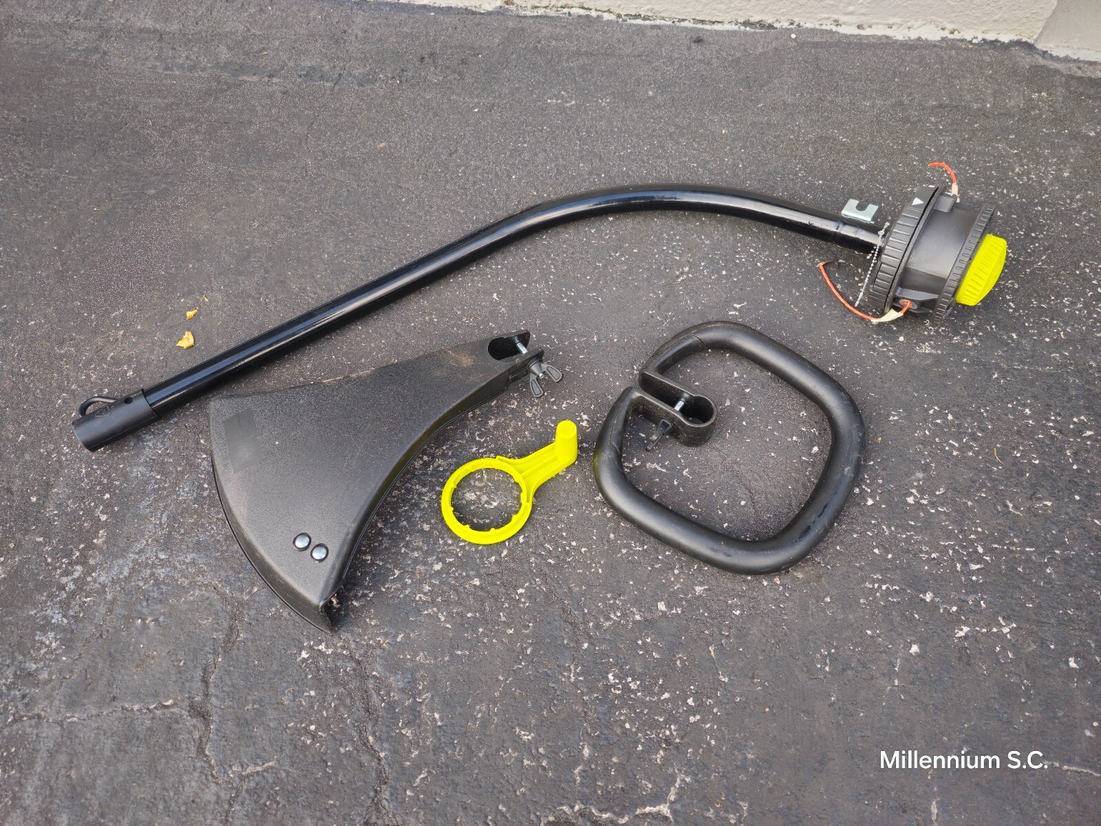 RYOBI Expand-It String Trimmer Curved Shaft w/ Bump Head & Cover - OPEN BOX gallery