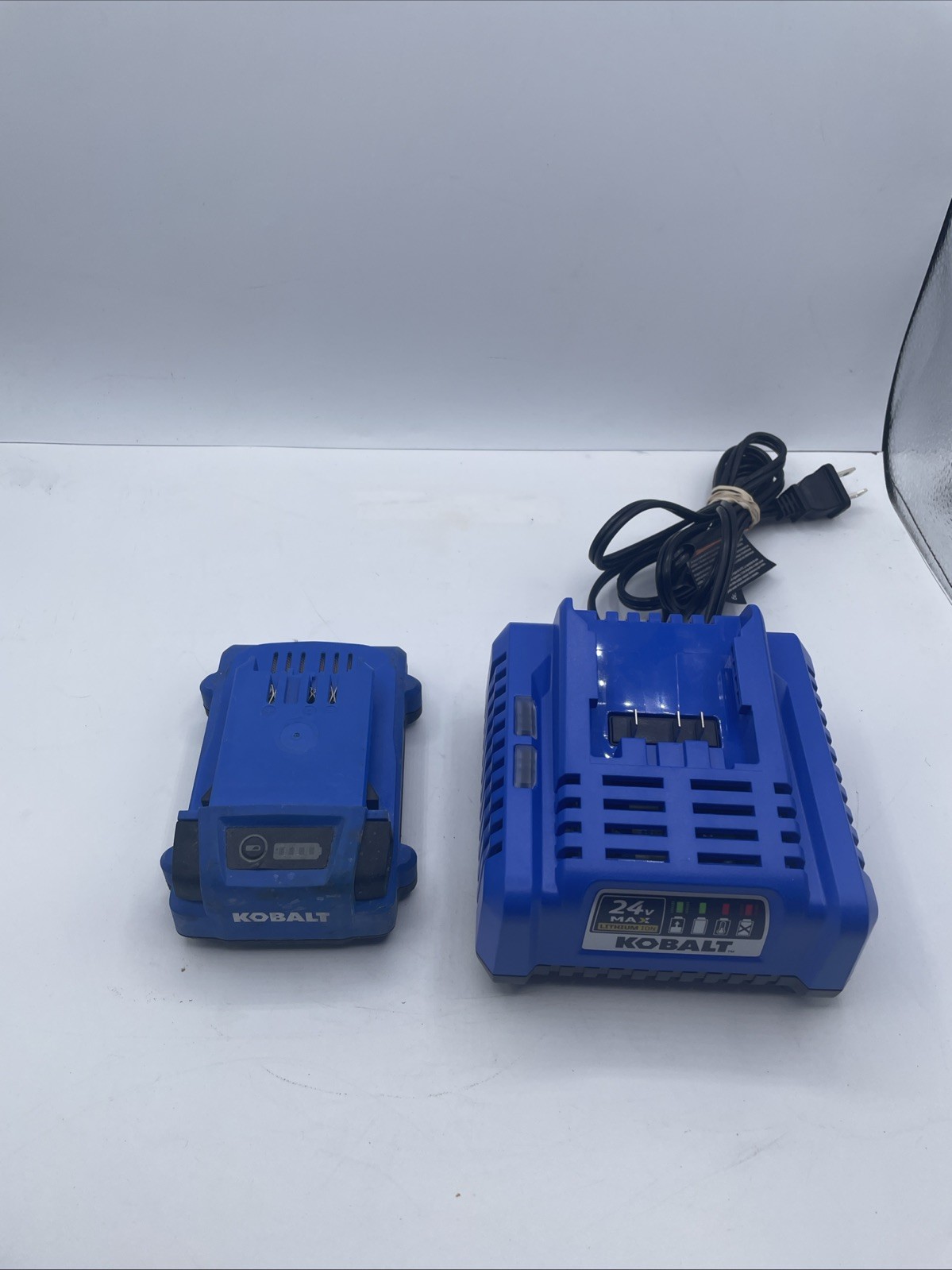 Kobalt 24-Volt Max 2.0-Ah Li-ion Compact Battery KB 224-03 & Charger KRC 2445-03 gallery