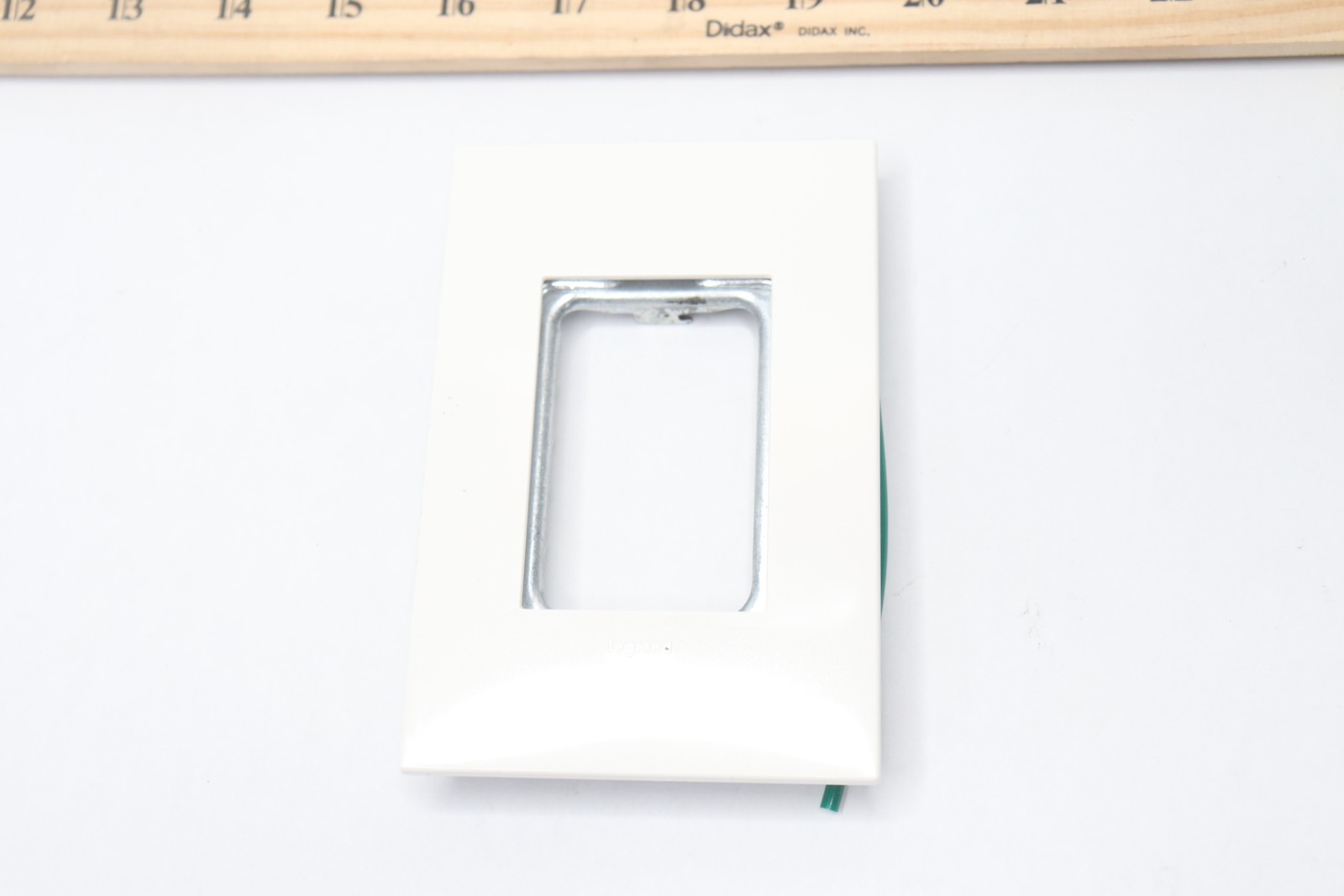 Legrand Decorator/Rocker Wall Plate with Microban Gloss White 1-Gang AWP1G3WH4 gallery