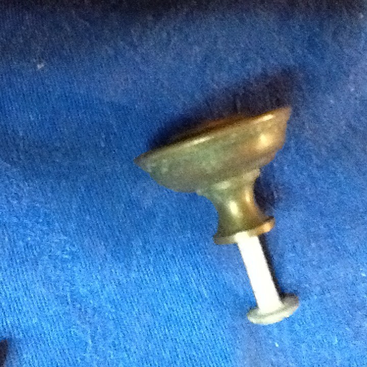 ANTIQUE VICTORIAN-STYLE BRASSPLATE KNOBS 4 LARGE 7 SMALL (WITH SCREWS) 060526AR gallery