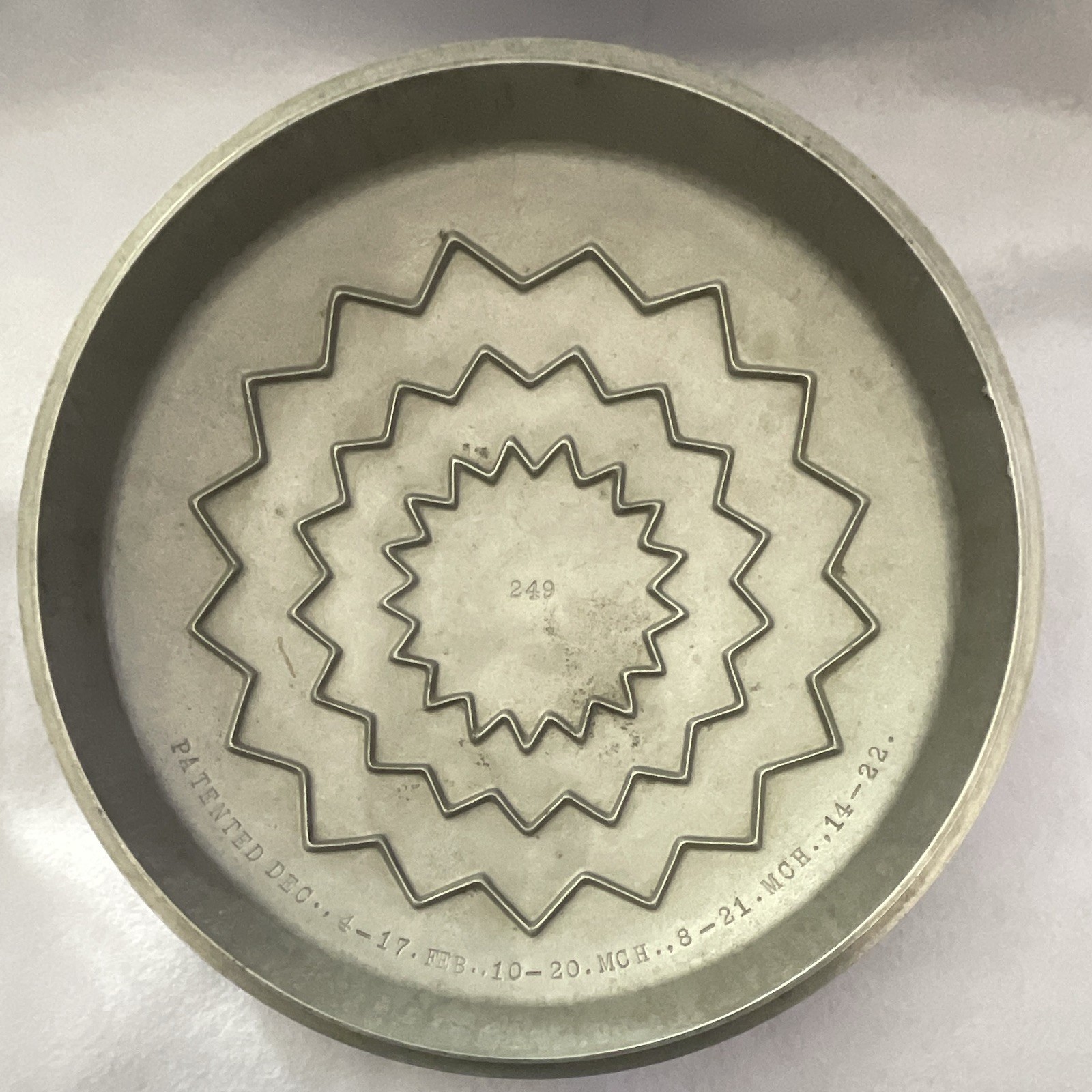Wagner Ware Sidney O No. 9 Drip Drop Round Aluminum Roaster w/ Lid 249 gallery