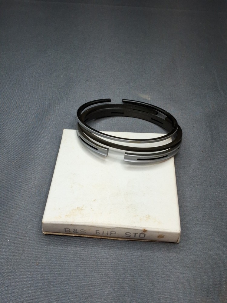 NOS Briggs & Stratton STD Ring Set For 5HP Engines