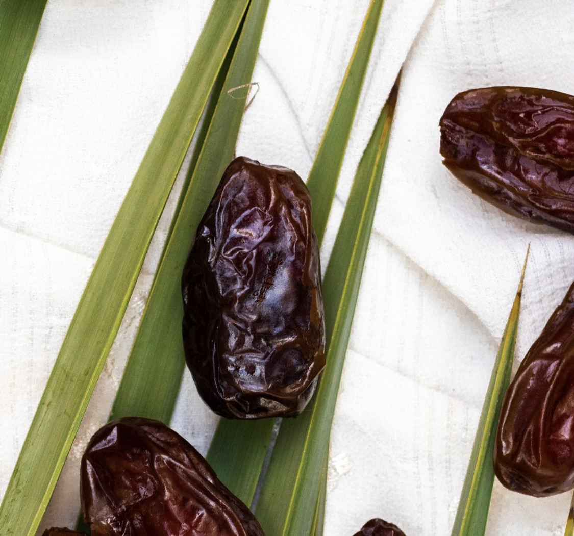 MEDJOOL DATES 11 LB. LARGE. CALIFORNIA FRESH DATES. FREE FAST SHIPPING. gallery