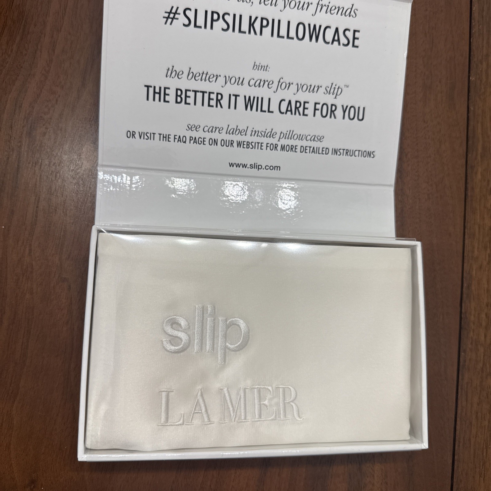 SLIP x La Mer Pure Silk Pillowcase, Queen White 20”x30” Invisible Zipper gallery
