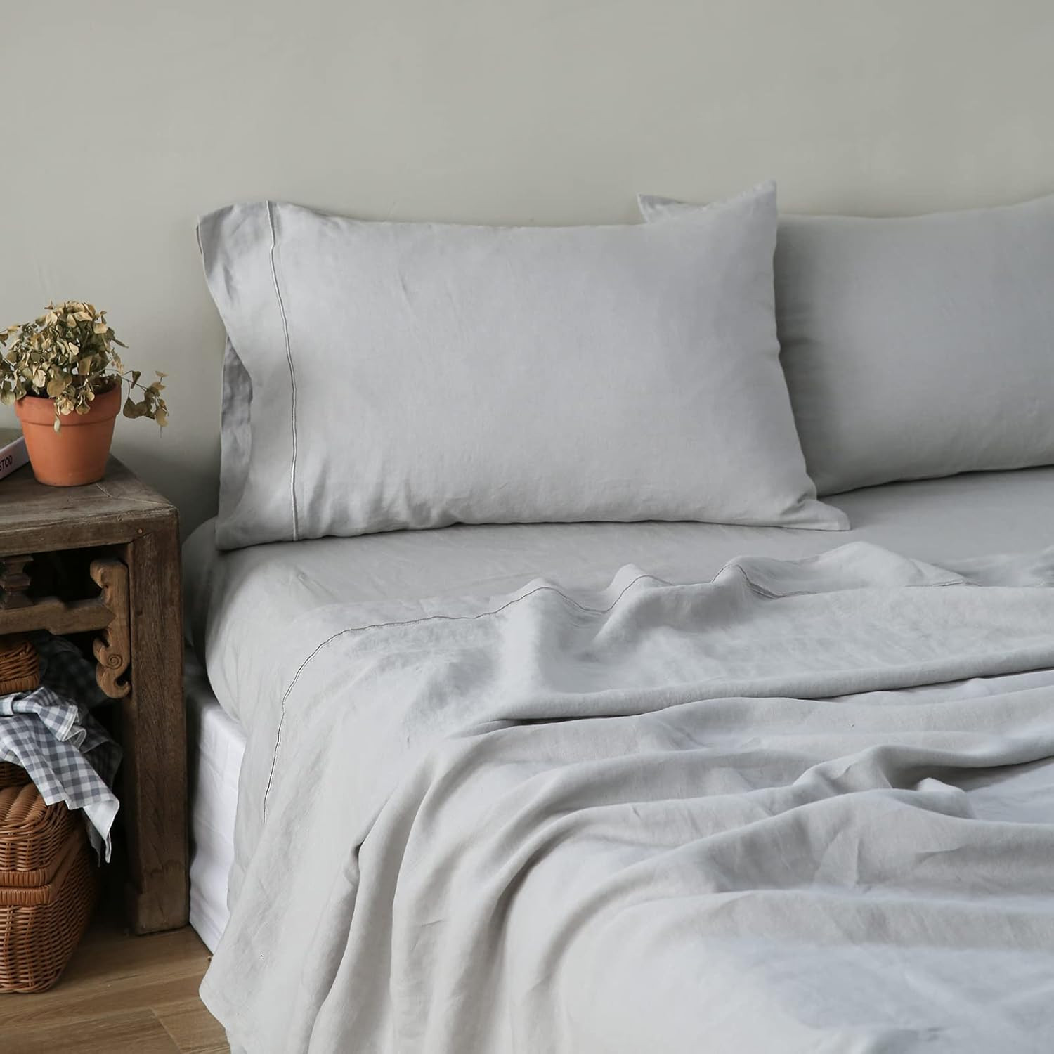 100% Linen Sheet Set with Embroidery Washed - 4 Pieces (1 Flat Sheet & 1 Fitted gallery